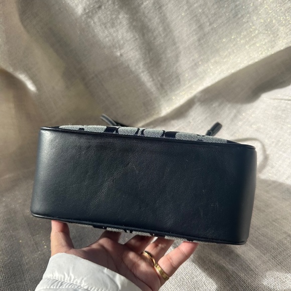 Coach Signature Canvas Tote (J1K‑6090) - Picture 8 of 16